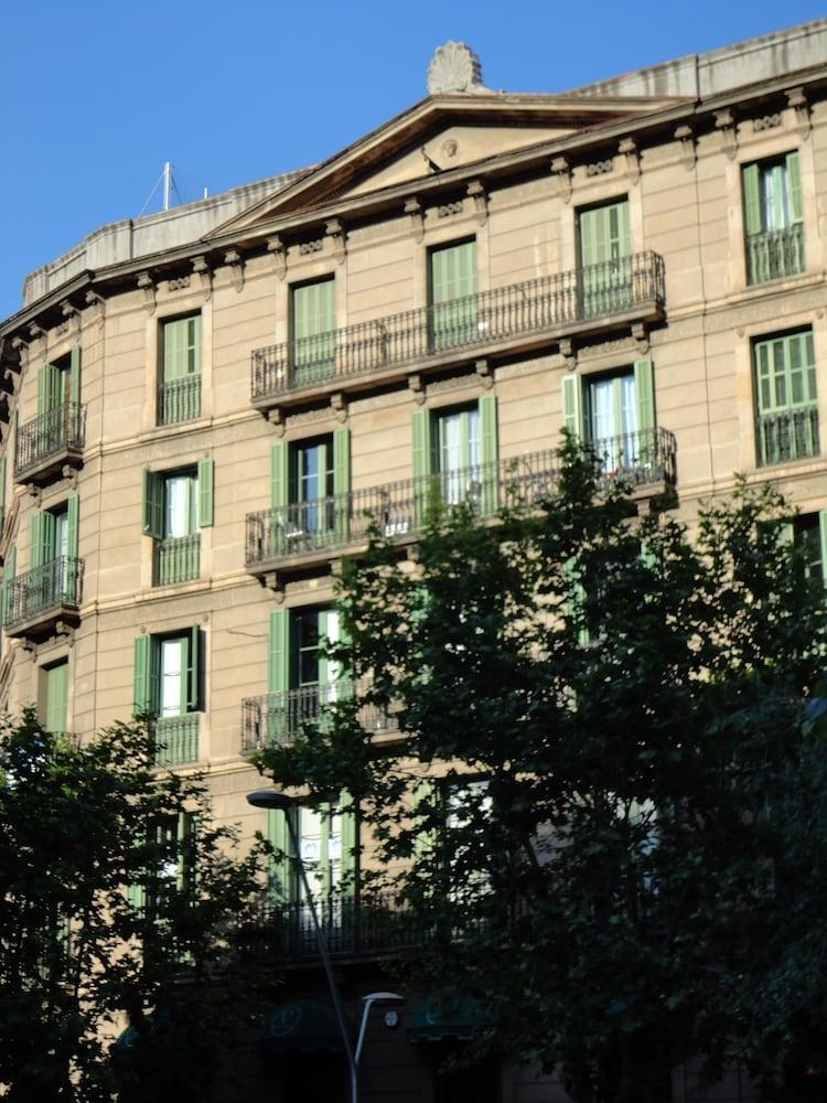 Claris Apartments Barcellona Esterno foto