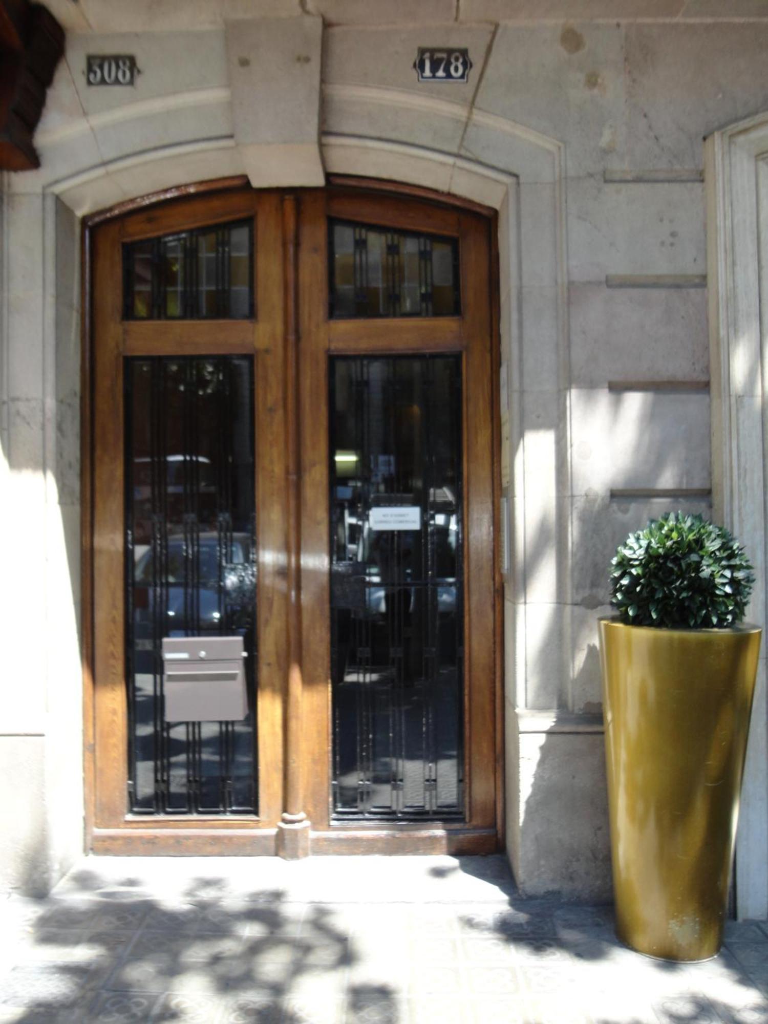 Claris Apartments Barcellona Esterno foto